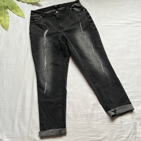 Ellos Comfortable Women's Plus Size Boyfriend Jeans | Stretch Denim | Mid-Rise - Picture 2 of 5